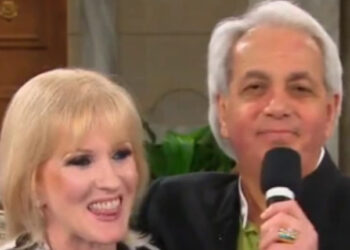 Televangelist and wife, Suzanne, divorce for second time