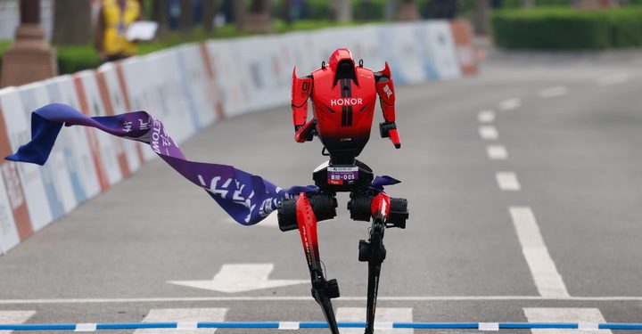 Watch: Robot breaks human half-marathon record in Beijing race | News