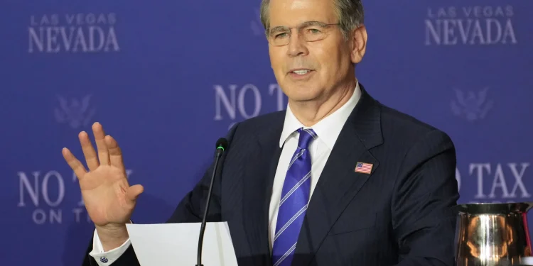 US imposes new sanctions against suppliers of weapons to Iran