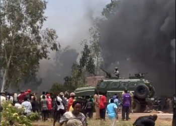 JUST IN: Plateau Residents Protest Over Killings, Confront Soldiers at Checkpoint [VIDEO]