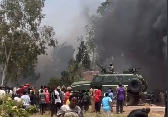 JUST IN: Plateau Residents Protest Over Killings, Confront Soldiers at Checkpoint [VIDEO]