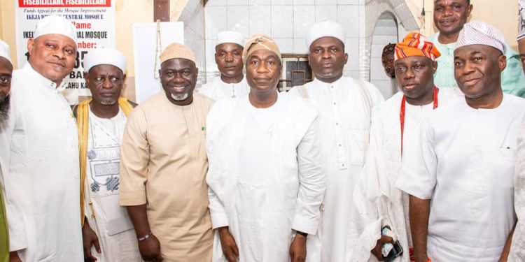 Comrade Dauda Joins Dr Hamzat At Ikeja Central Mosque