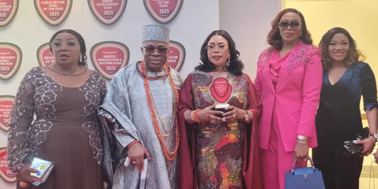 Olori Vicky Haastrup honoured as Nggossips Woman Entrepreneur of the Year