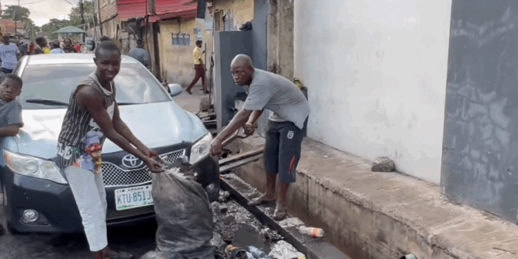 Lagos hails residents’ turnout for first monthly sanitation since 2016