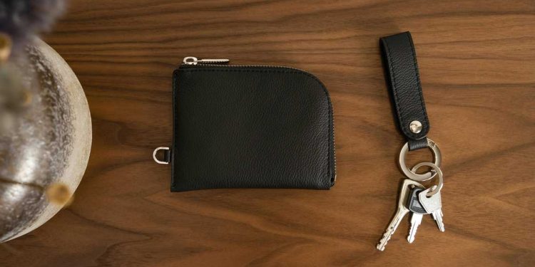 I found duplicate keys to my apartment in my mom-in-law’s purse – So I installed hidden cameras