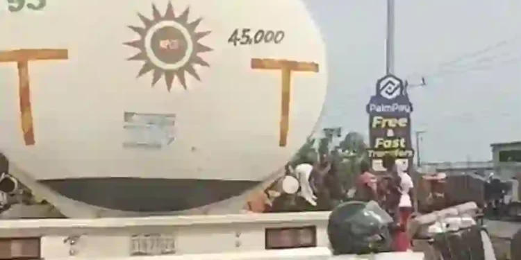 FATAL CRASH IN MOTORWAYS CLAIMS DISPATCH RIDER’S LIFE AS LASTMA’S SWIFT RESPONSE PREVENTS FURTHER TRAGEDY.