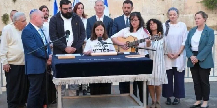 Live on Sunday: Declaration of Independence at the Kotel – Sponsored Content